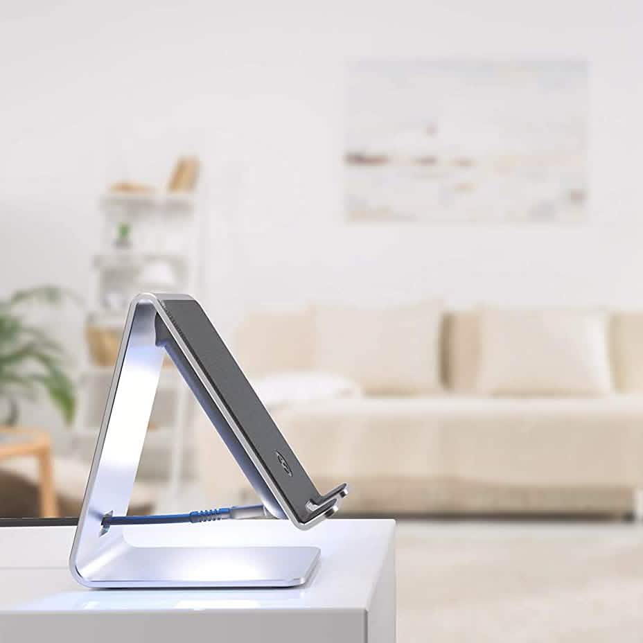 QC3.0 Fast Charging Qi Desktop Power Station with SoftGlow Leds